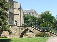 193px-Vue_Cathédrale_Jardins_Pierre_de_Ronsard